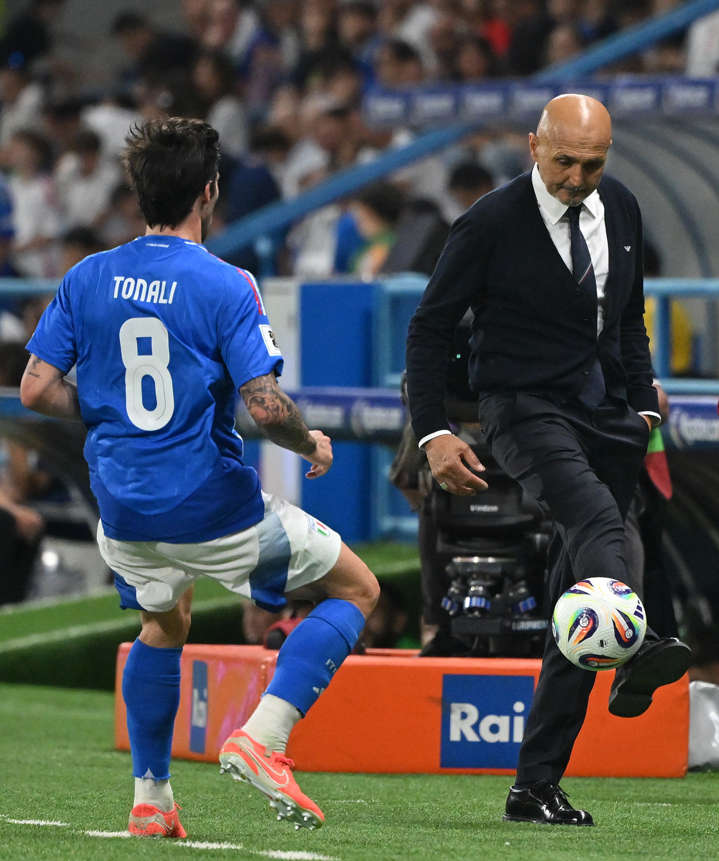 意大利首轮欧冠小组赛轻松获胜 意大利首轮欧冠小组赛轻松获胜