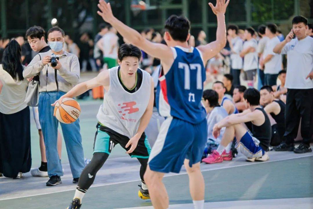 关于篮球联赛的激烈竞争让人心跳加速的信息 关于篮球联赛的激烈竞争让人心跳加速的信息