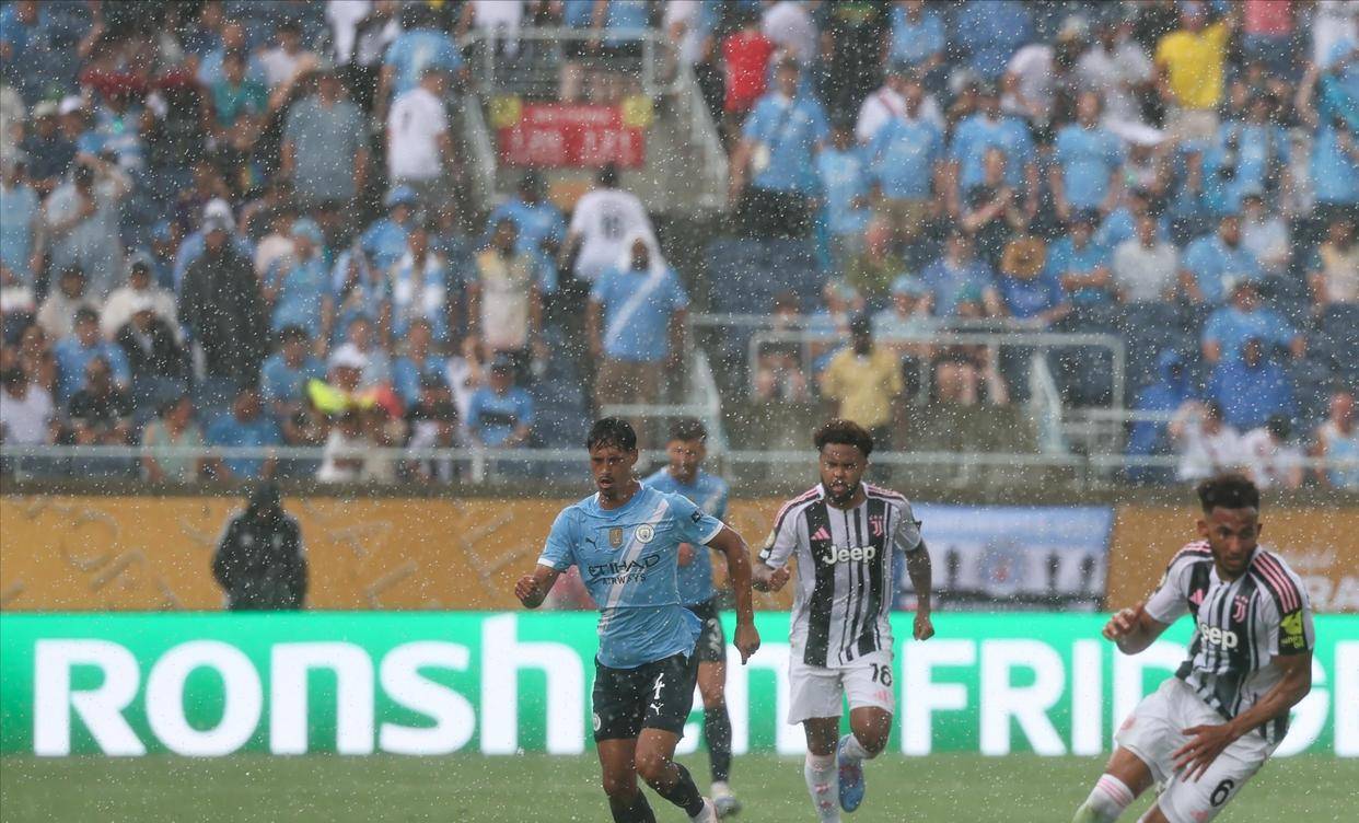 国际米兰中场表现出色,连续破门帮助球队回暖 国际米兰中场表现出色,连续破门帮助球队回暖