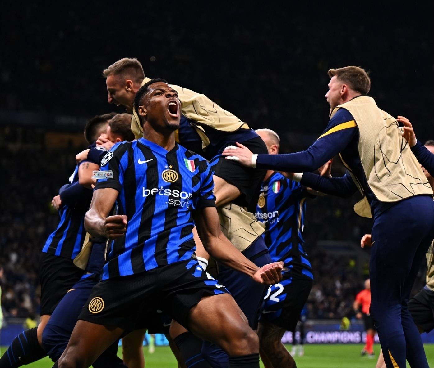 关于巴萨绝杀逆转,欧冠夺冠前景一片光明的信息 关于巴萨绝杀逆转,欧冠夺冠前景一片光明的信息