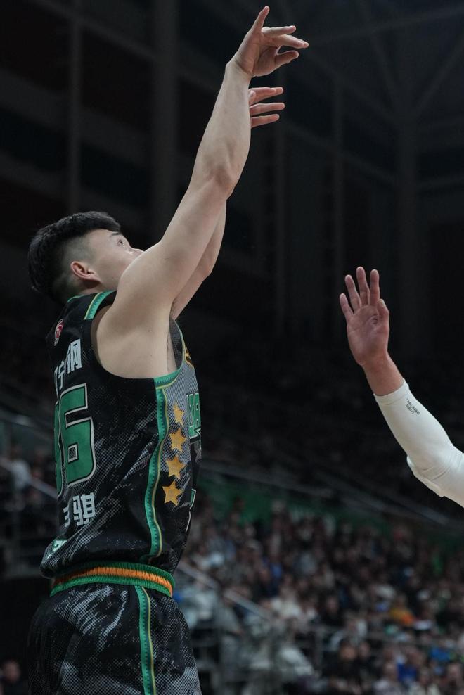 辽宁男篮客场逆转山东,取得四连胜 辽宁男篮客场逆转山东,取得四连胜