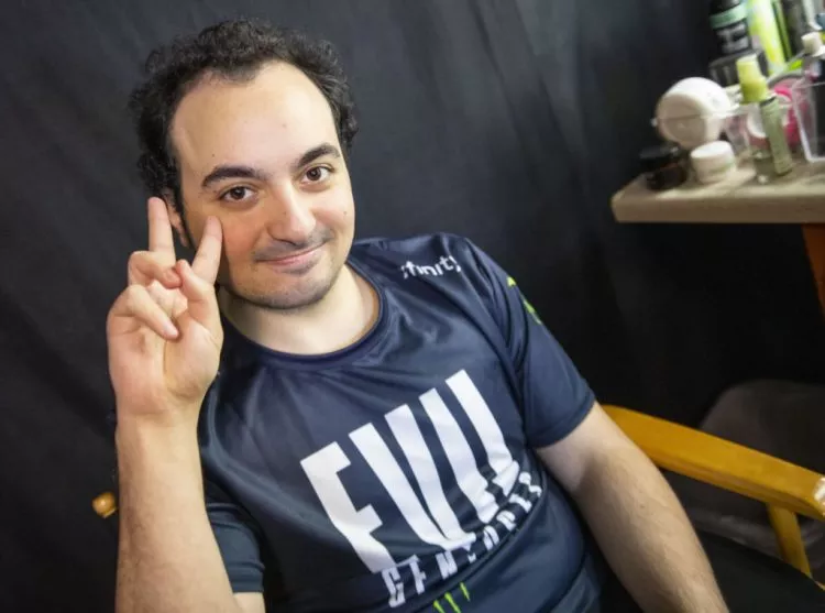 CLG险胜100T,369操刀奇招英雄翻盘四强赛3:1(洛杉矶) CLG险胜100T,369操刀奇招英雄翻盘四强赛3:1(洛杉矶)