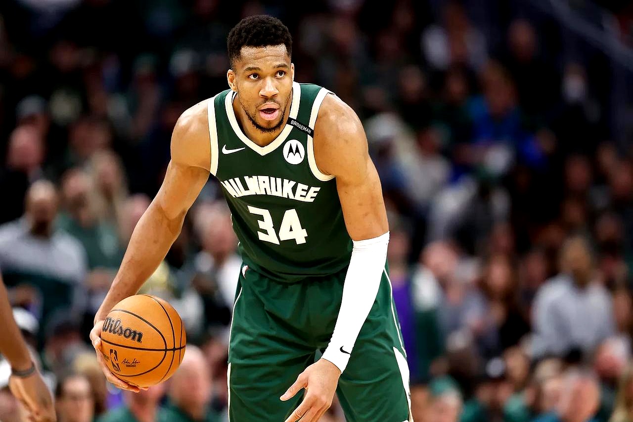 尼克斯惨败雄鹿,遭遇重创 尼克斯惨败雄鹿,遭遇重创