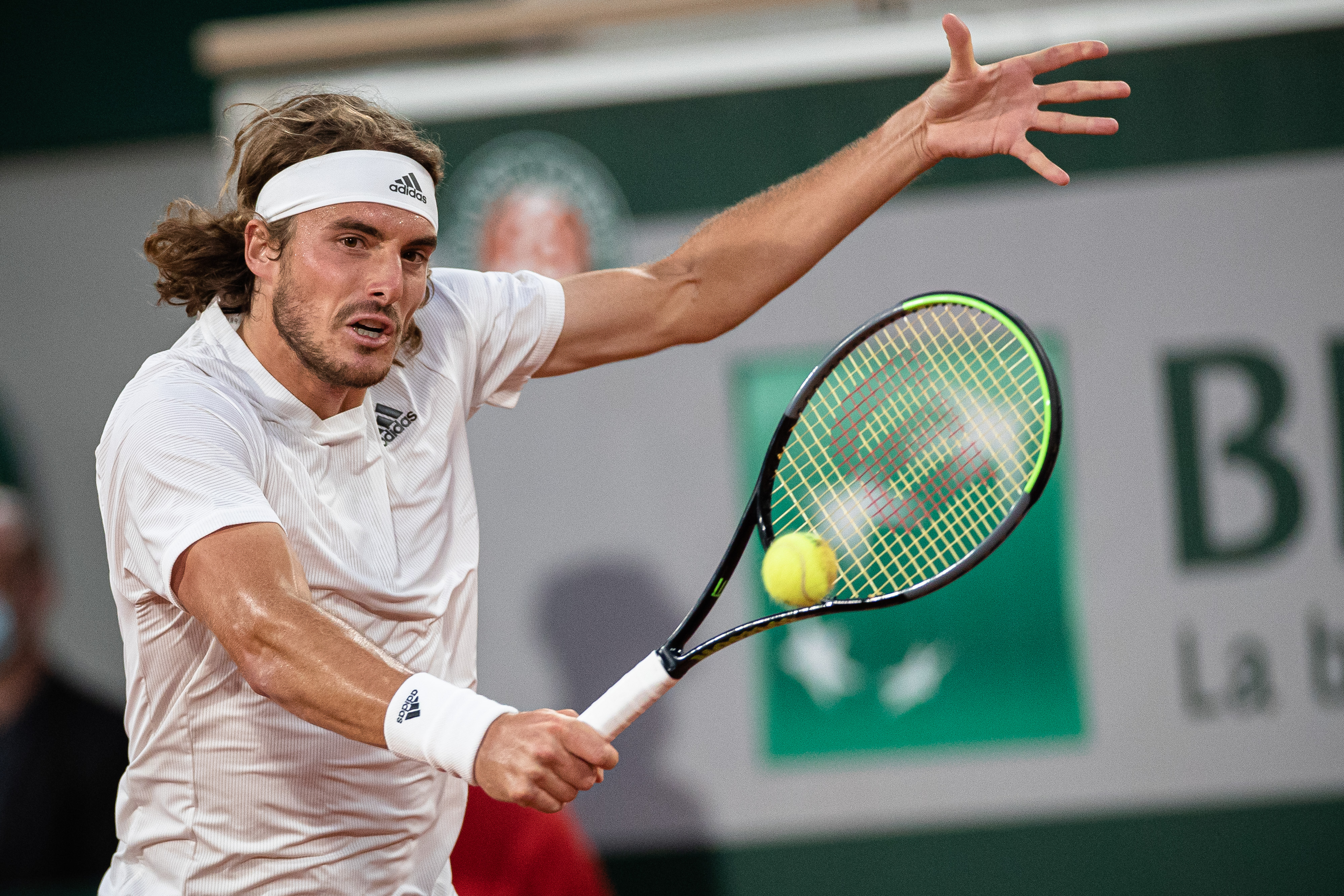 包含英国网球队险胜美国网球队,西西帕斯完成帽子戏法的词条 包含英国网球队险胜美国网球队,西西帕斯完成帽子戏法的词条