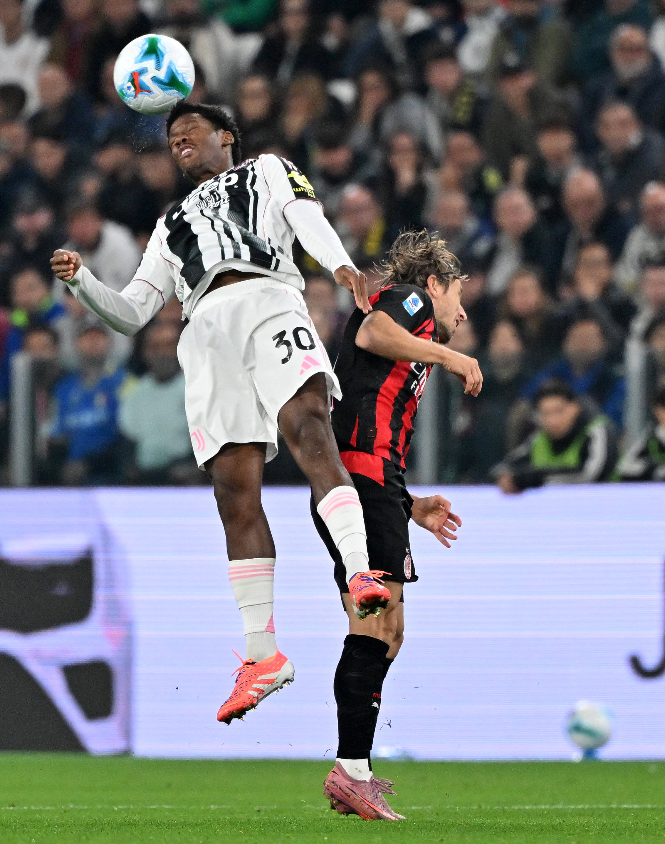 尤文横扫曼联，莫德里奇点燃赛场