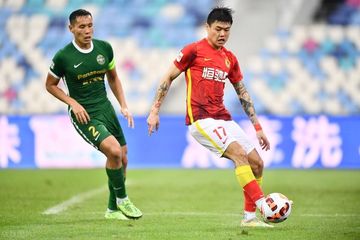 甘冈遭遇惨败，保级形势严峻