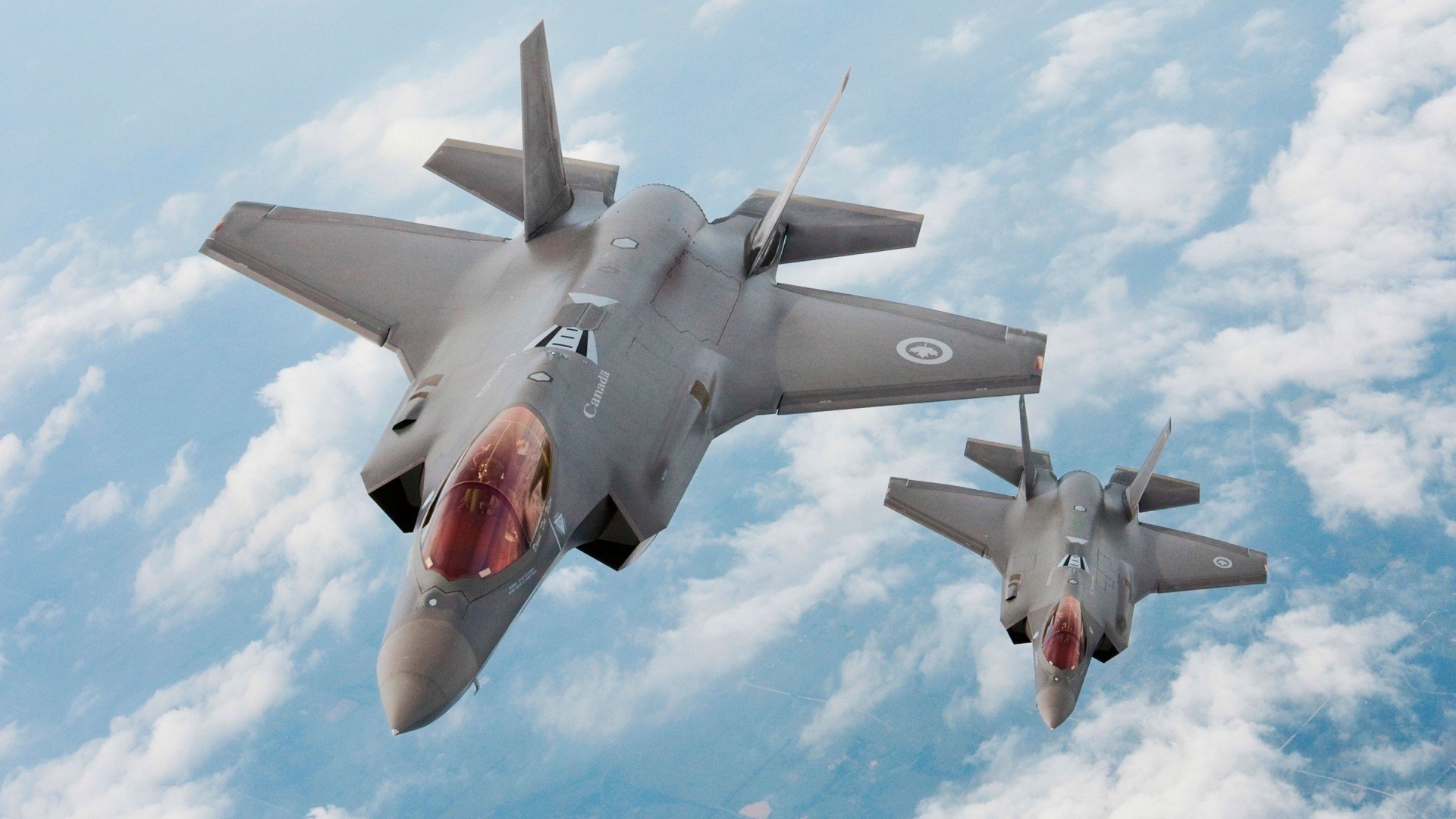 午夜降临前,当足球战场与F1赛道在意志深渊交汇